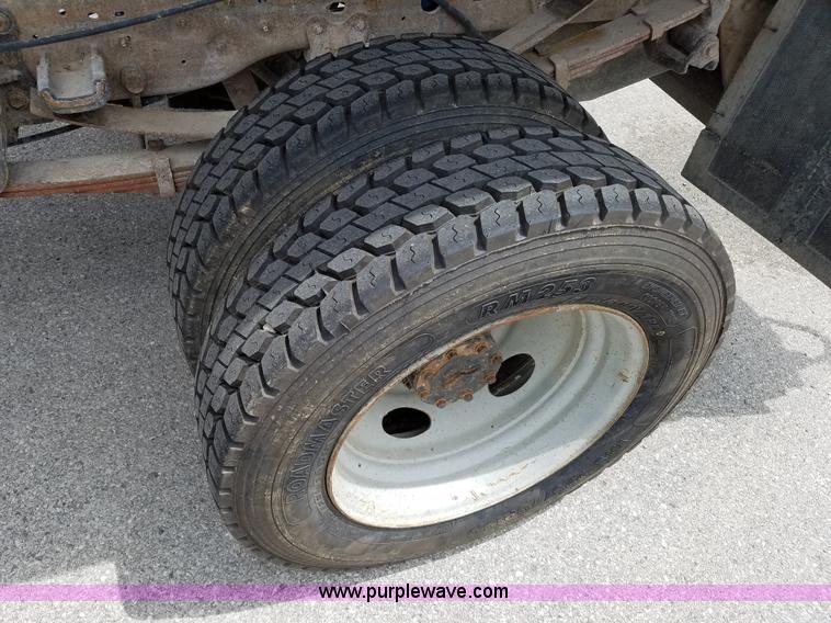 image for item L3513 1999 Ford 420 dump bed truck