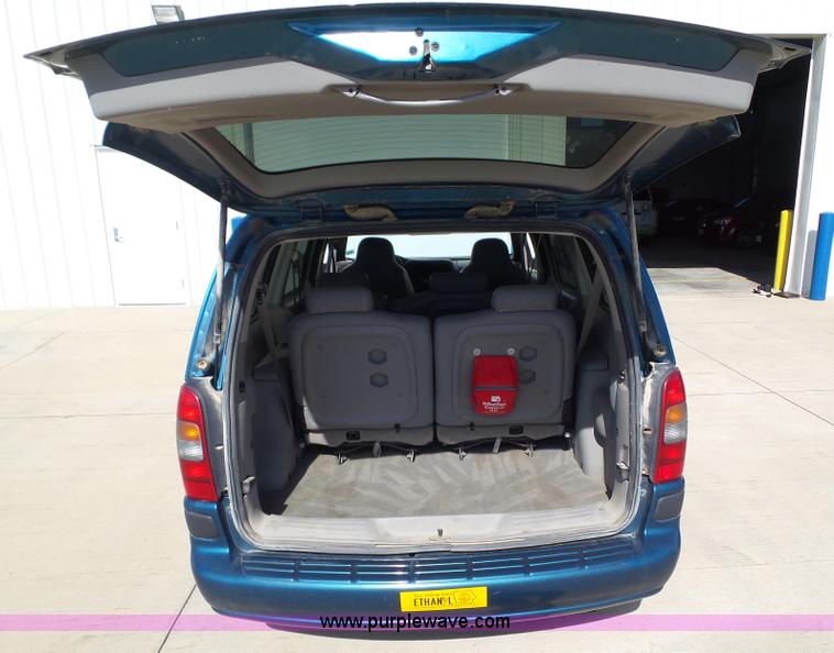 image for item L5518 2003 Chevrolet Venture van