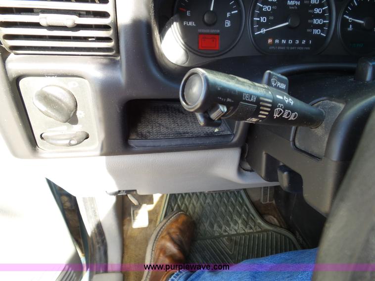 image for item L5518 2003 Chevrolet Venture van