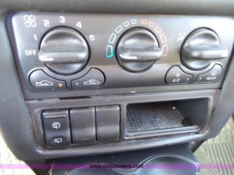image for item L5518 2003 Chevrolet Venture van