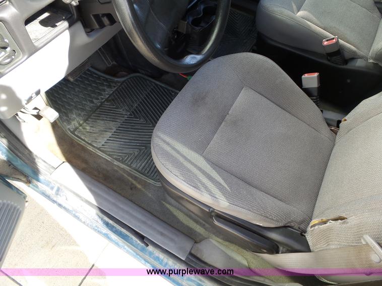 image for item L5518 2003 Chevrolet Venture van