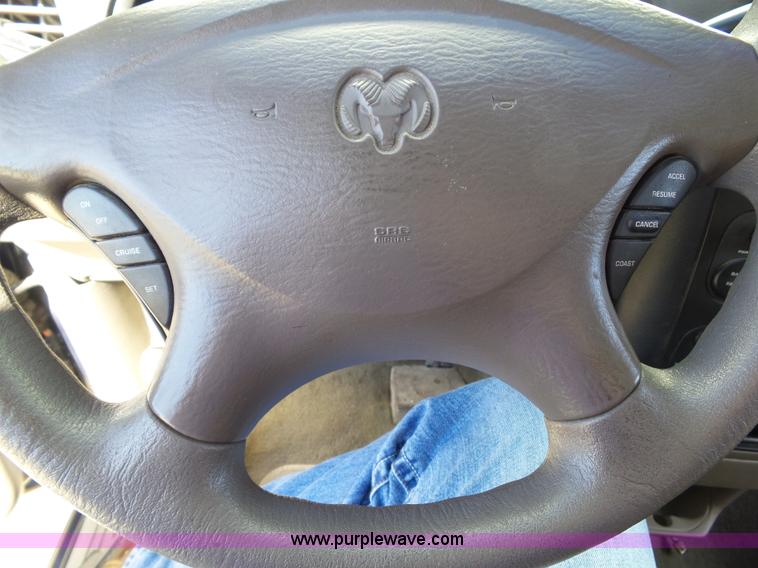 image for item L5519 2002 Dodge Grand Caravan Sport van