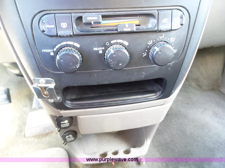 image for item L5519 2002 Dodge Grand Caravan Sport van