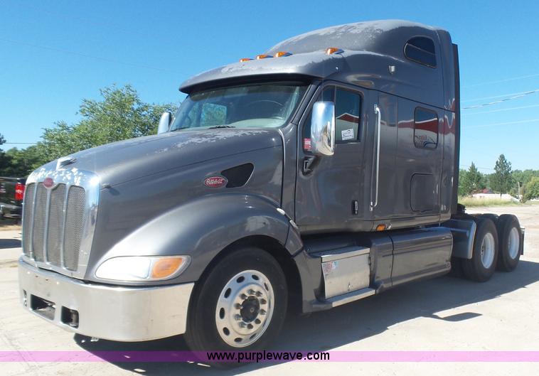 image for item L5973 2003 Peterbilt 387 semi truck