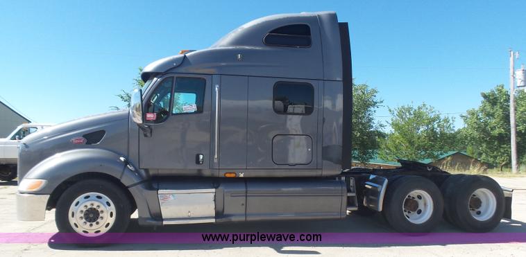 image for item L5973 2003 Peterbilt 387 semi truck