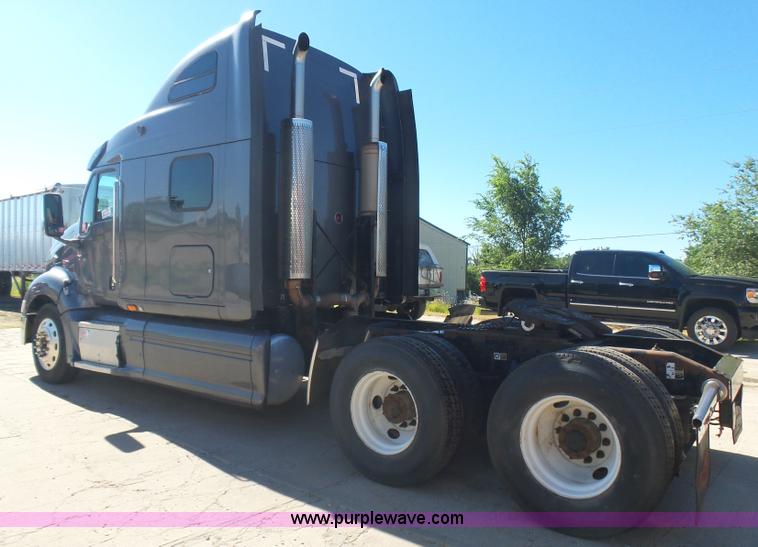 image for item L5973 2003 Peterbilt 387 semi truck