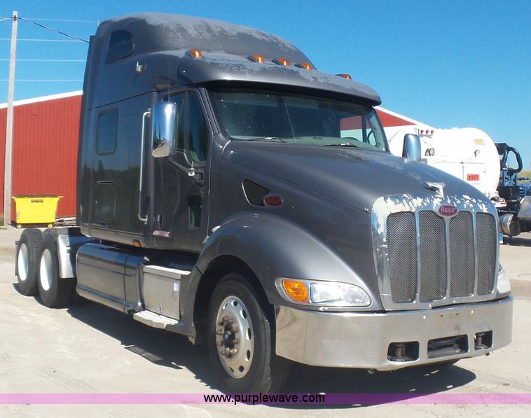 image for item L5973 2003 Peterbilt 387 semi truck