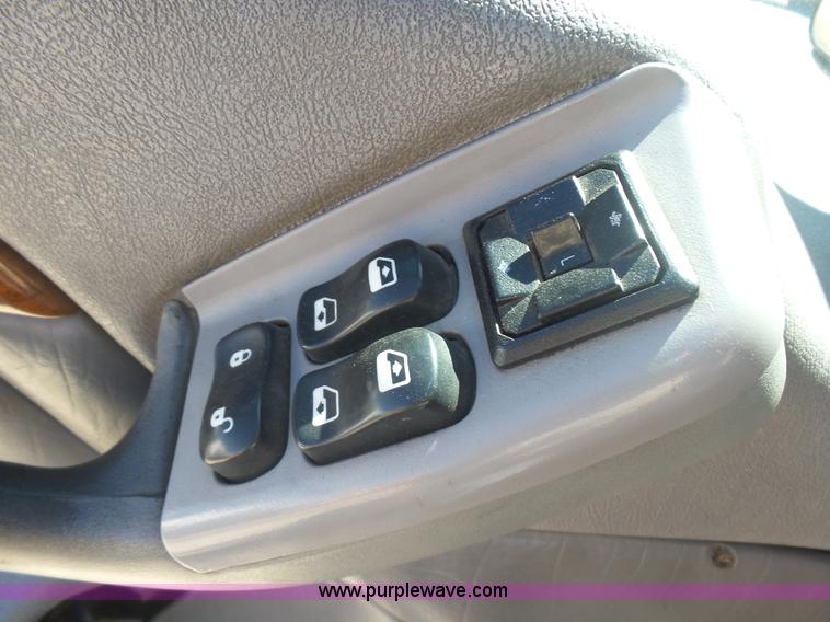 image for item L5973 2003 Peterbilt 387 semi truck