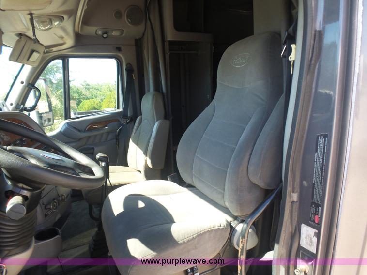 image for item L5973 2003 Peterbilt 387 semi truck