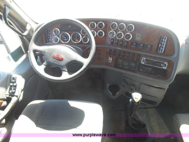 image for item L5973 2003 Peterbilt 387 semi truck