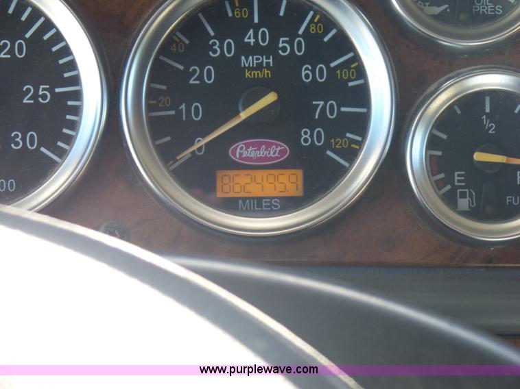 image for item L5973 2003 Peterbilt 387 semi truck