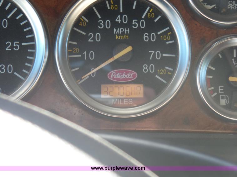 image for item L5973 2003 Peterbilt 387 semi truck