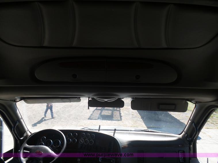 image for item L5973 2003 Peterbilt 387 semi truck