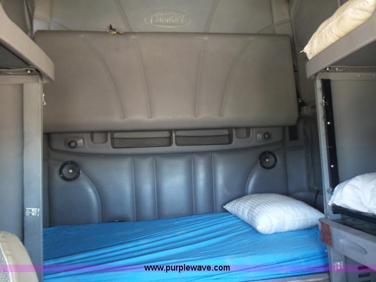 image for item L5973 2003 Peterbilt 387 semi truck