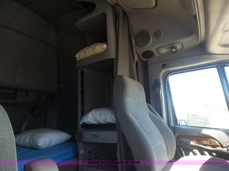 image for item L5973 2003 Peterbilt 387 semi truck