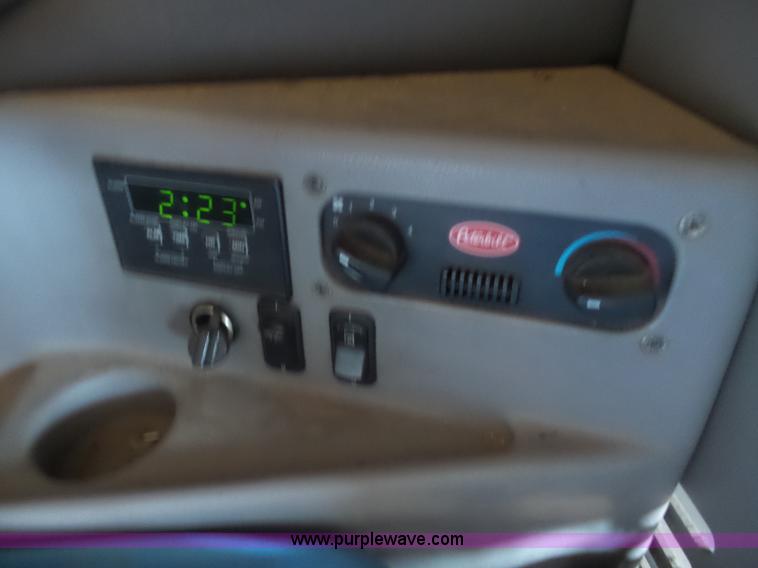 image for item L5973 2003 Peterbilt 387 semi truck