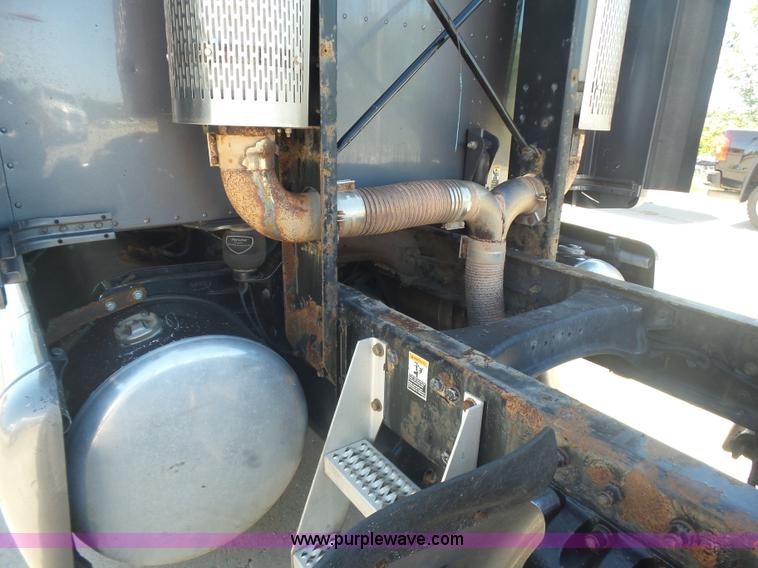 image for item L5973 2003 Peterbilt 387 semi truck