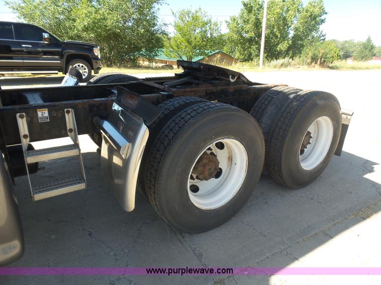 image for item L5973 2003 Peterbilt 387 semi truck