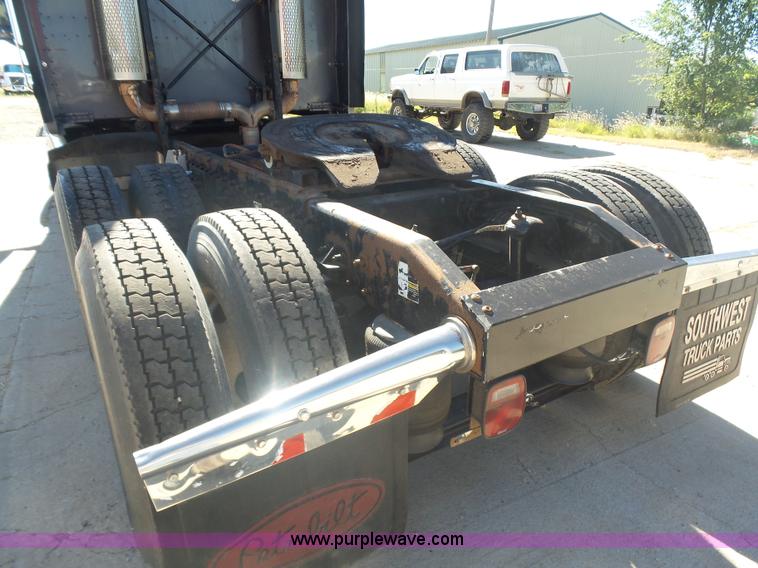 image for item L5973 2003 Peterbilt 387 semi truck