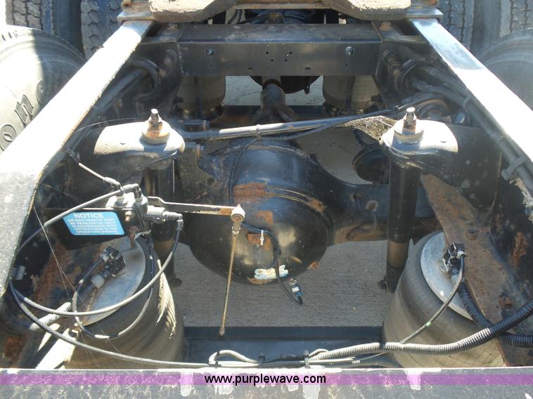 image for item L5973 2003 Peterbilt 387 semi truck