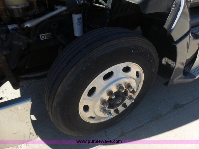 image for item L5973 2003 Peterbilt 387 semi truck