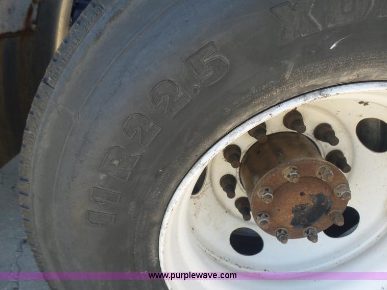 image for item L5973 2003 Peterbilt 387 semi truck