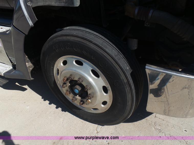 image for item L5973 2003 Peterbilt 387 semi truck