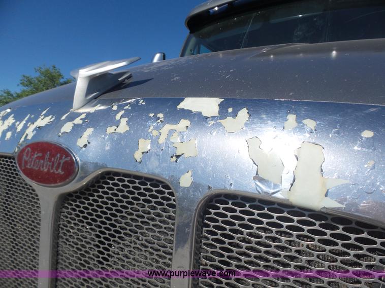 image for item L5973 2003 Peterbilt 387 semi truck