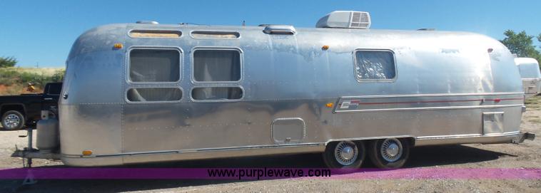image for item L5975 1971 Air Stream International camper