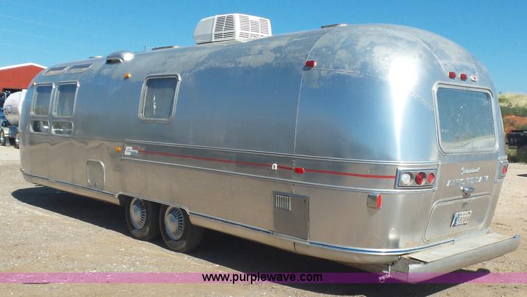 image for item L5975 1971 Air Stream International camper