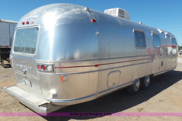 image for item L5975 1971 Air Stream International camper