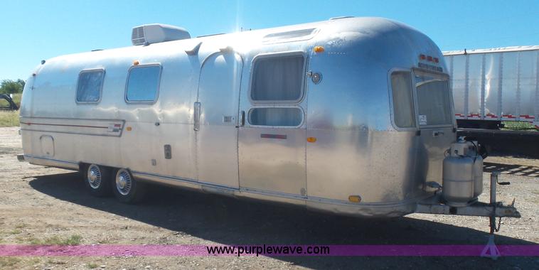 image for item L5975 1971 Air Stream International camper
