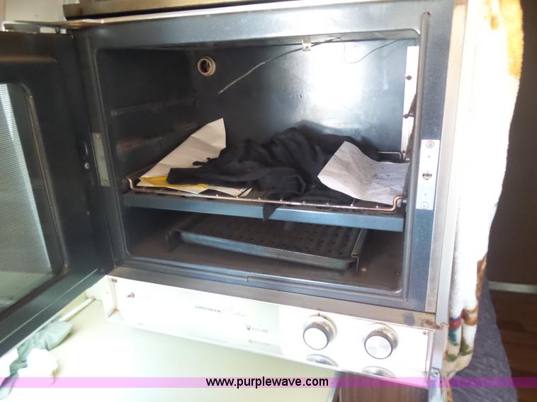 image for item L5975 1971 Air Stream International camper