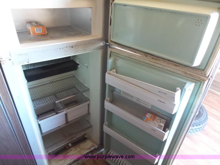 image for item L5975 1971 Air Stream International camper