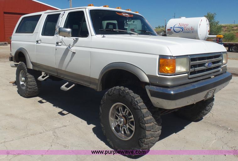 image for item L5976 1989 Ford Bronco SUV