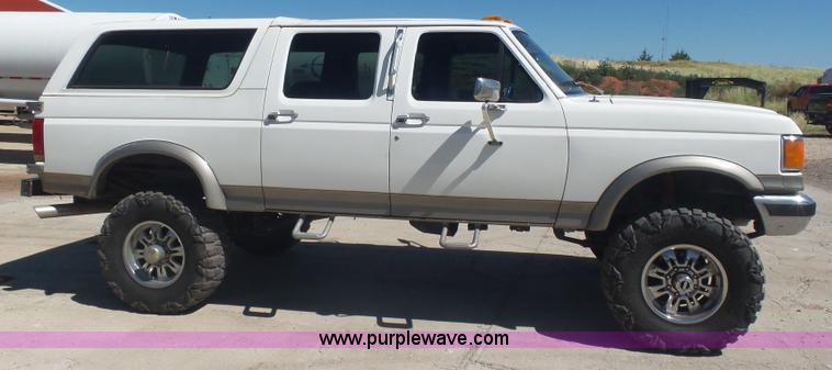 image for item L5976 1989 Ford Bronco SUV