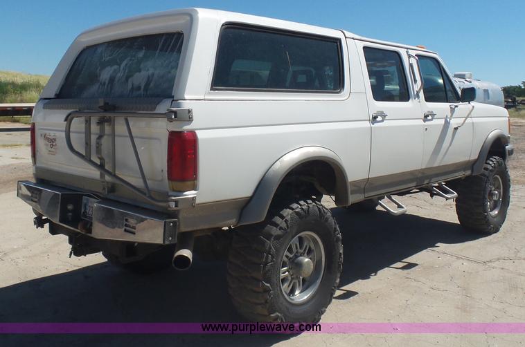 image for item L5976 1989 Ford Bronco SUV