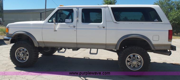 image for item L5976 1989 Ford Bronco SUV