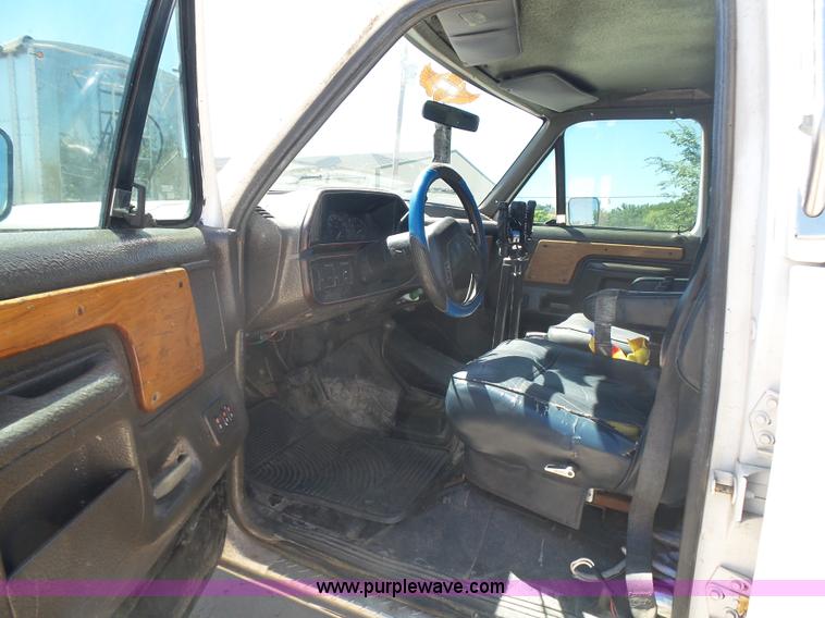 image for item L5976 1989 Ford Bronco SUV