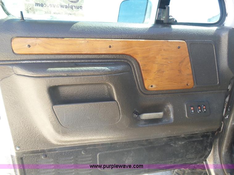 image for item L5976 1989 Ford Bronco SUV