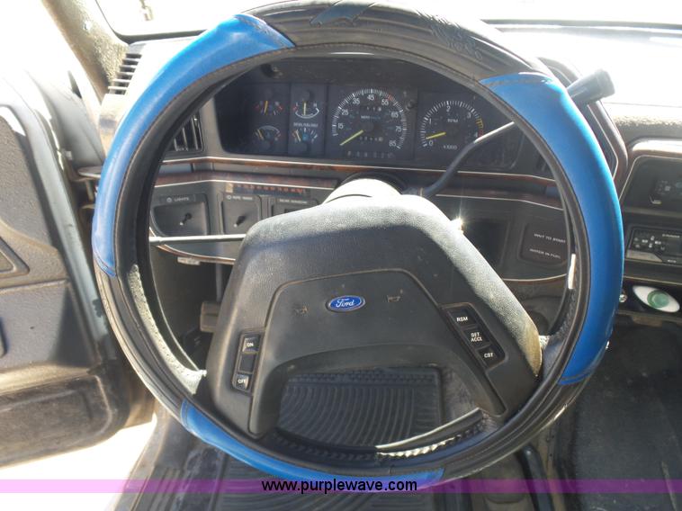 image for item L5976 1989 Ford Bronco SUV