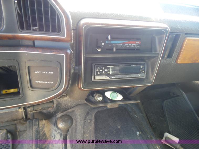 image for item L5976 1989 Ford Bronco SUV