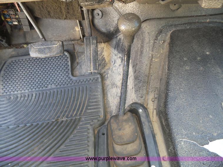 image for item L5976 1989 Ford Bronco SUV