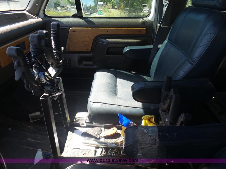 image for item L5976 1989 Ford Bronco SUV