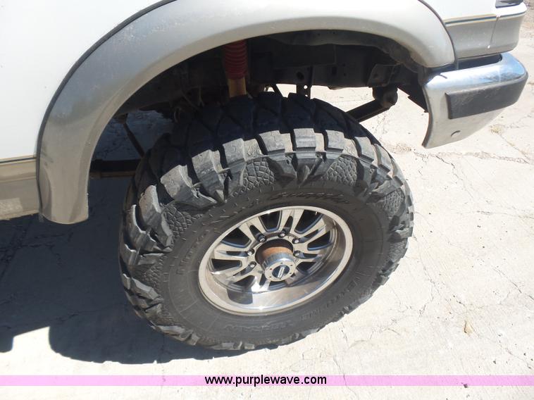 image for item L5976 1989 Ford Bronco SUV