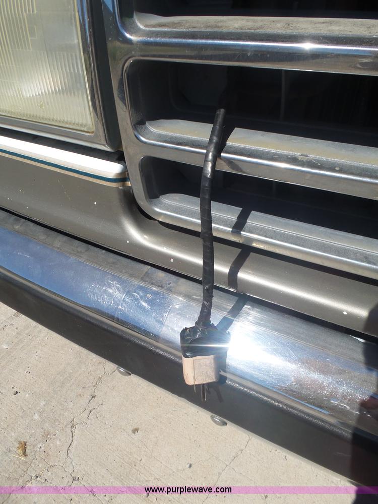 image for item L5976 1989 Ford Bronco SUV