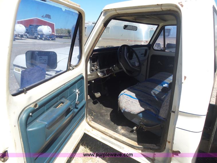 image for item L5977 1977 Ford F100 flatbed pickup truck