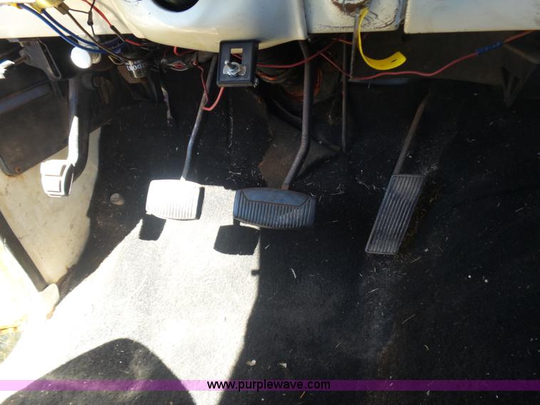 image for item L5977 1977 Ford F100 flatbed pickup truck