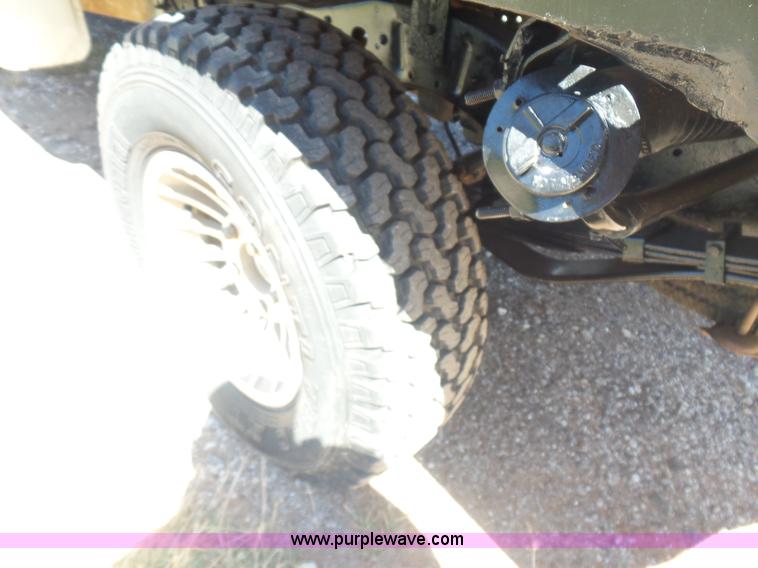 image for item L5977 1977 Ford F100 flatbed pickup truck