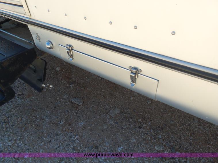 image for item L5980 1987 Avion camper